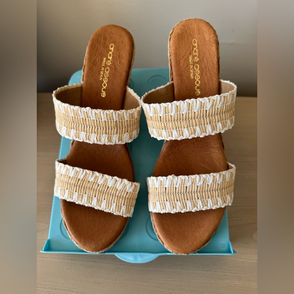 Andre Assous Nolita Raffia Tan and White Espadrille Sandals / Size 9